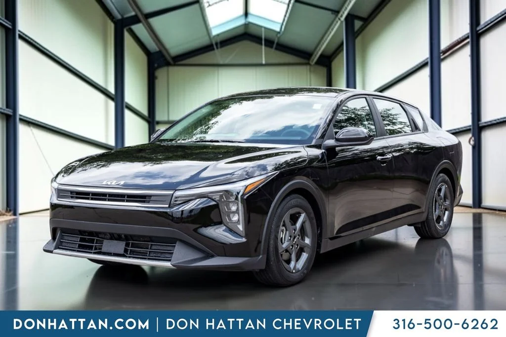 Used 2025 Black Kia LXS image 21