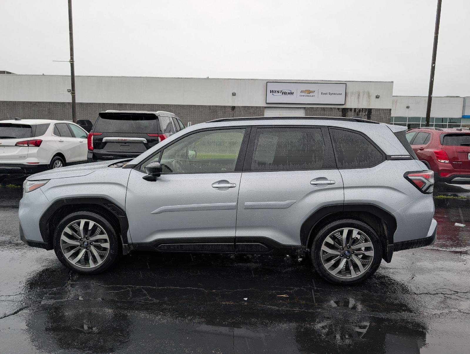 Used 2025  Subaru Touring image 5