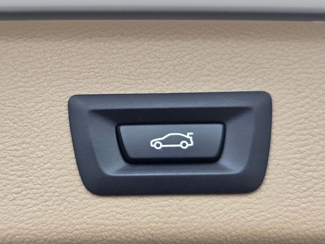 Used 2017 White BMW sDrive28i image 31