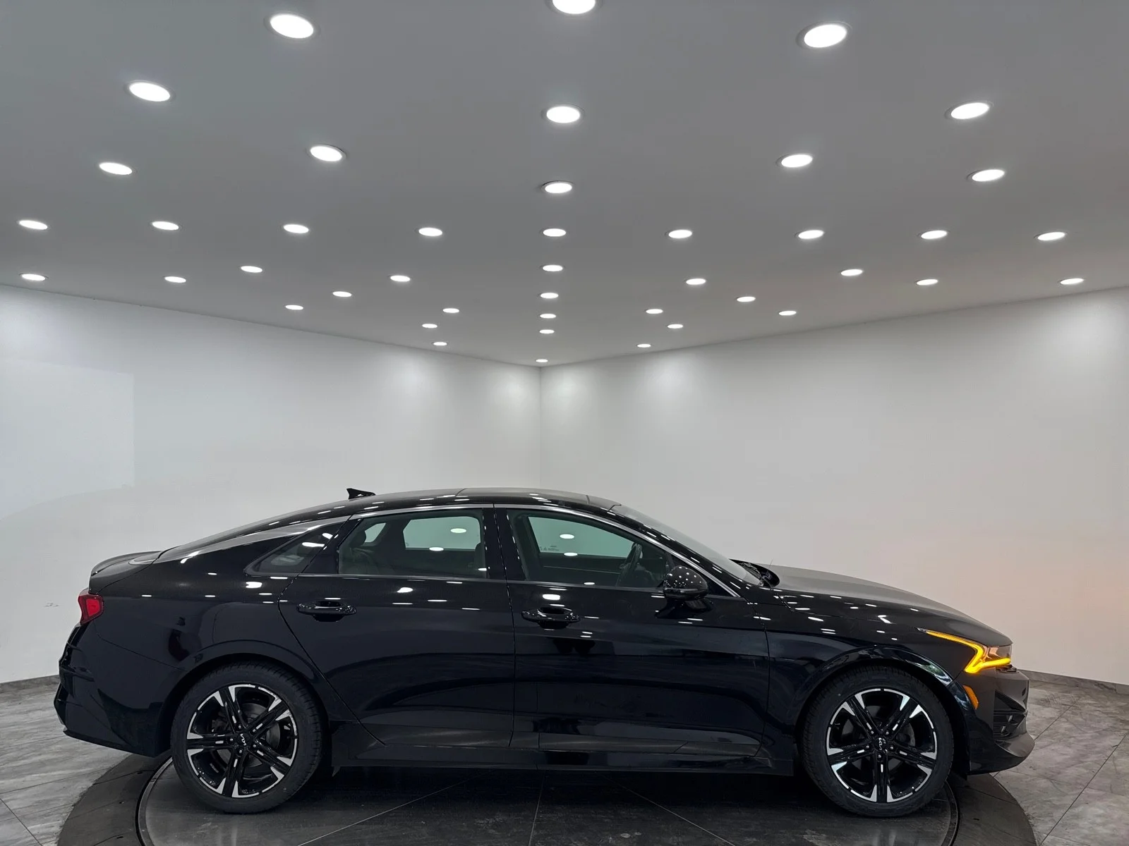 Used 2022 Ebony Black Kia GT-Line AWD image 8