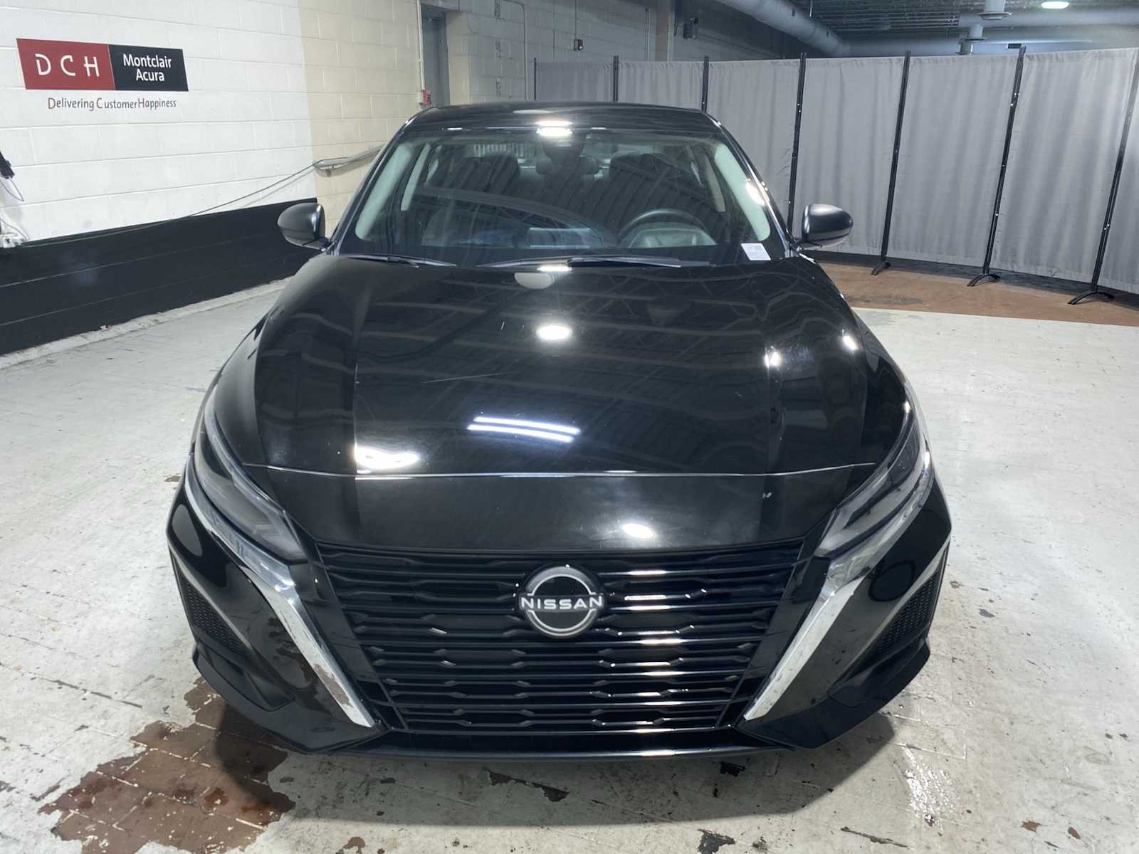 Used 2024 Super Black Nissan 2.5 SV image 6