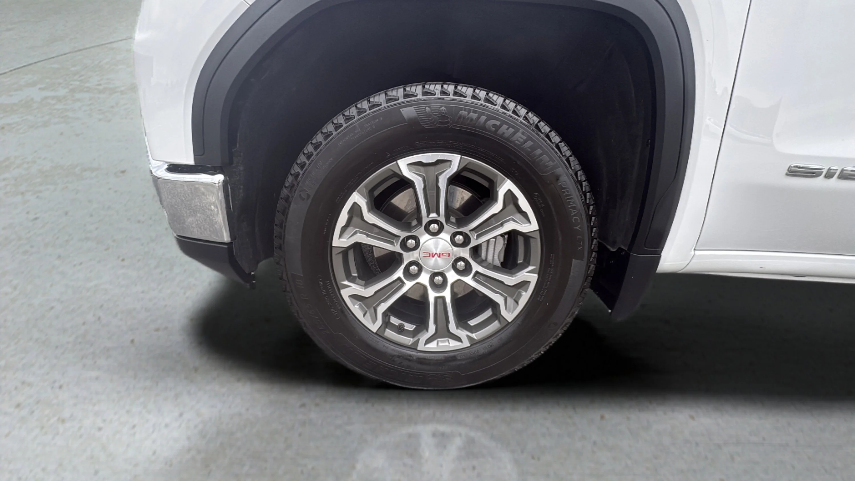 Used 2025 Summit White GMC SLT image 15