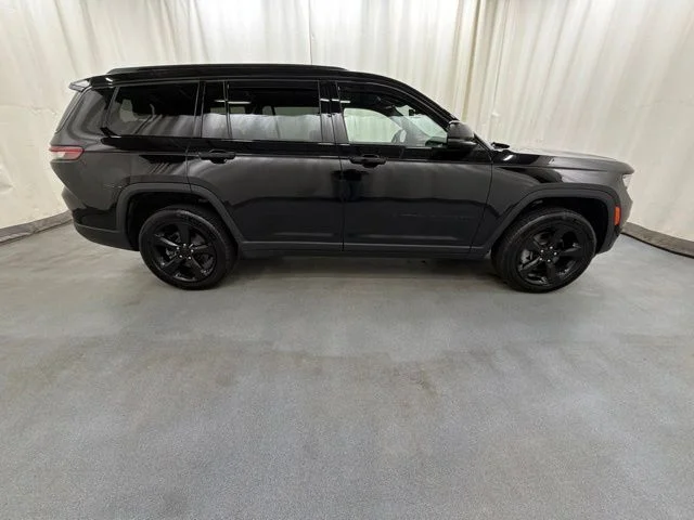 Used 2023 Black Jeep Altitude image 7