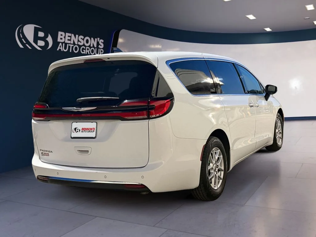 Used 2023 White Chrysler Touring L image 5