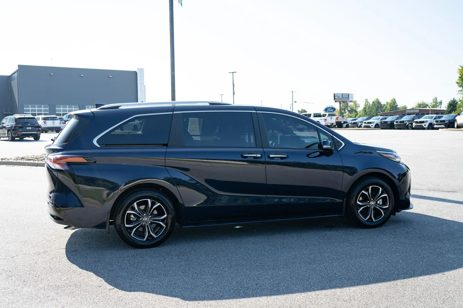 Used 2025  Toyota Platinum image 10