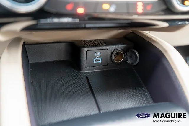 Used 2022 Blue Ford SE image 25