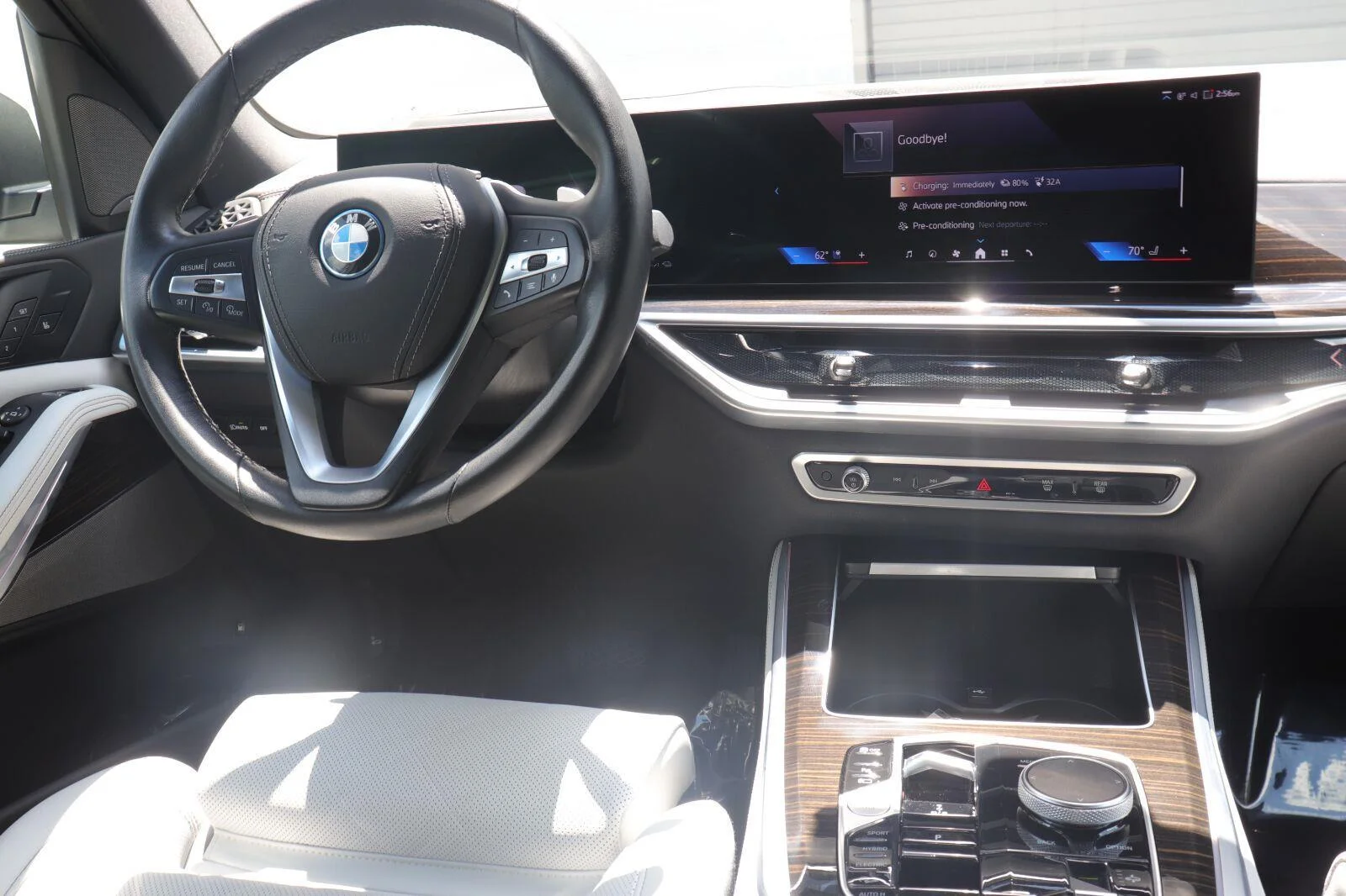 Used 2024 Alpine White BMW xDrive50e image 25