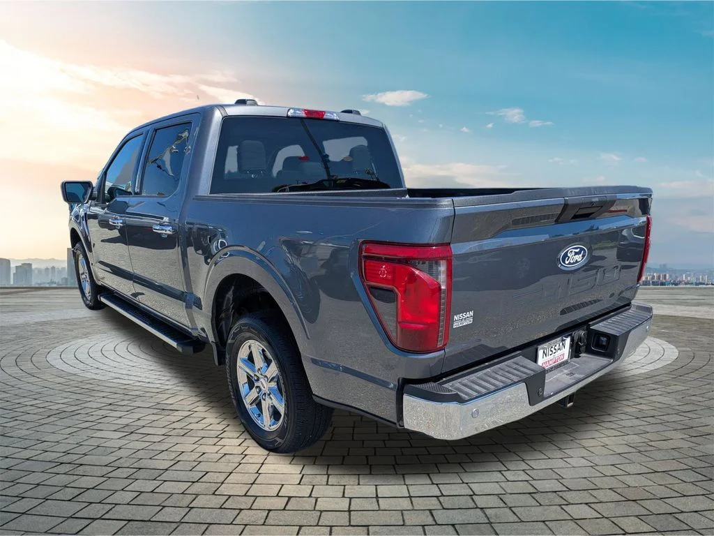 Used 2025 Carbonized Gray Metallic Ford XLT image 7