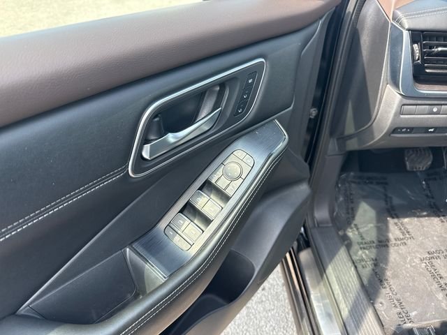Used 2021 Black Nissan SL image 11
