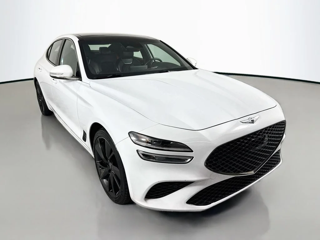 Used 2022 White Genesis 3.3T image 7