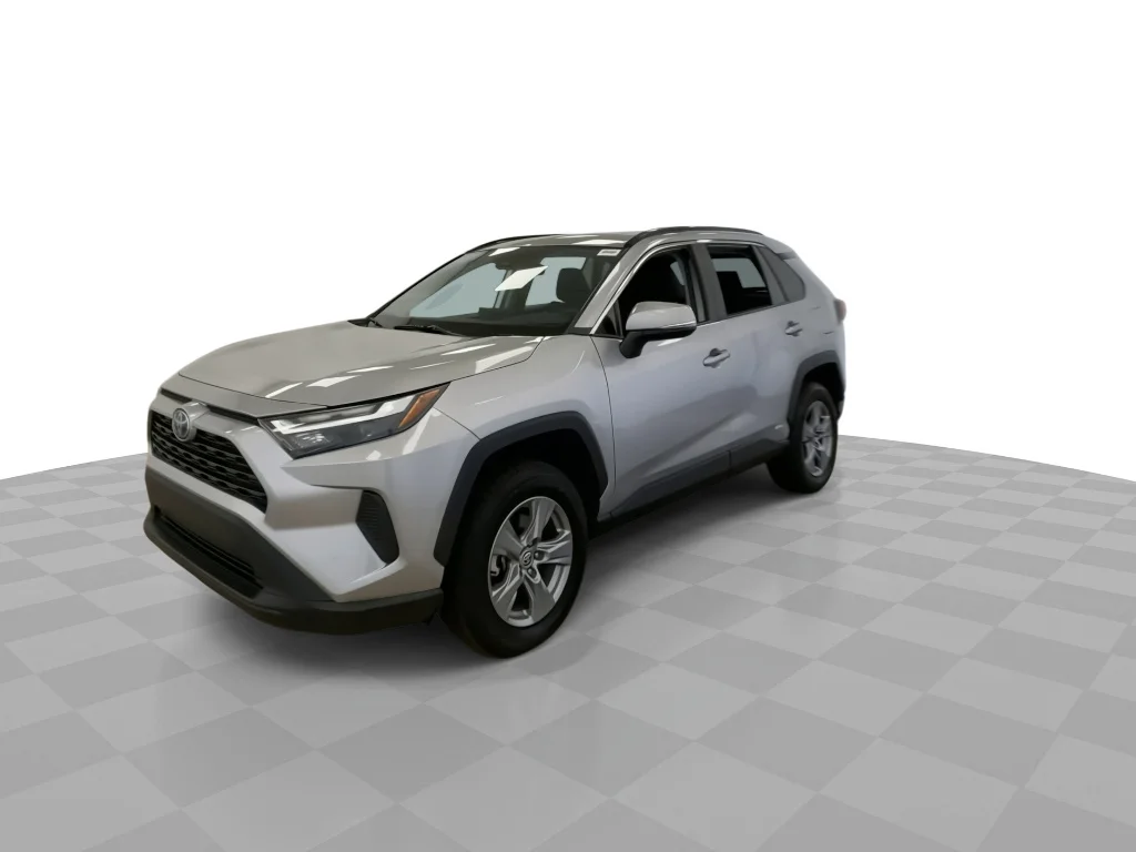 Used 2022 Silver Sky Metallic Toyota XLE image 5