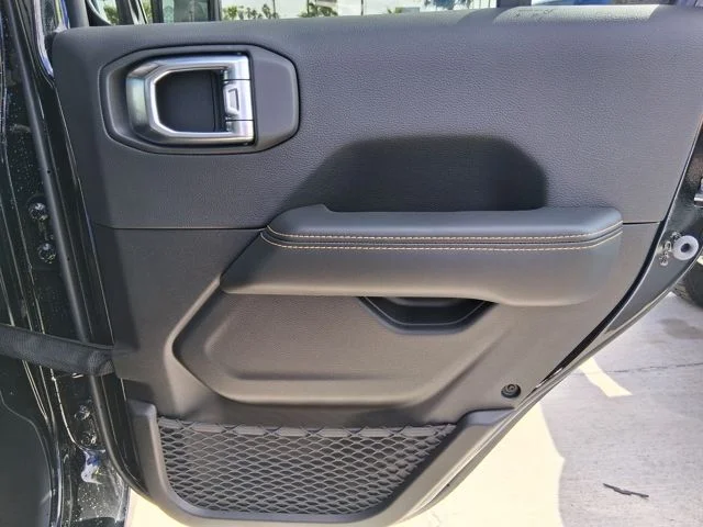 New 2026 Black Clear-Coat Exterior Paint Jeep Sahara image 22