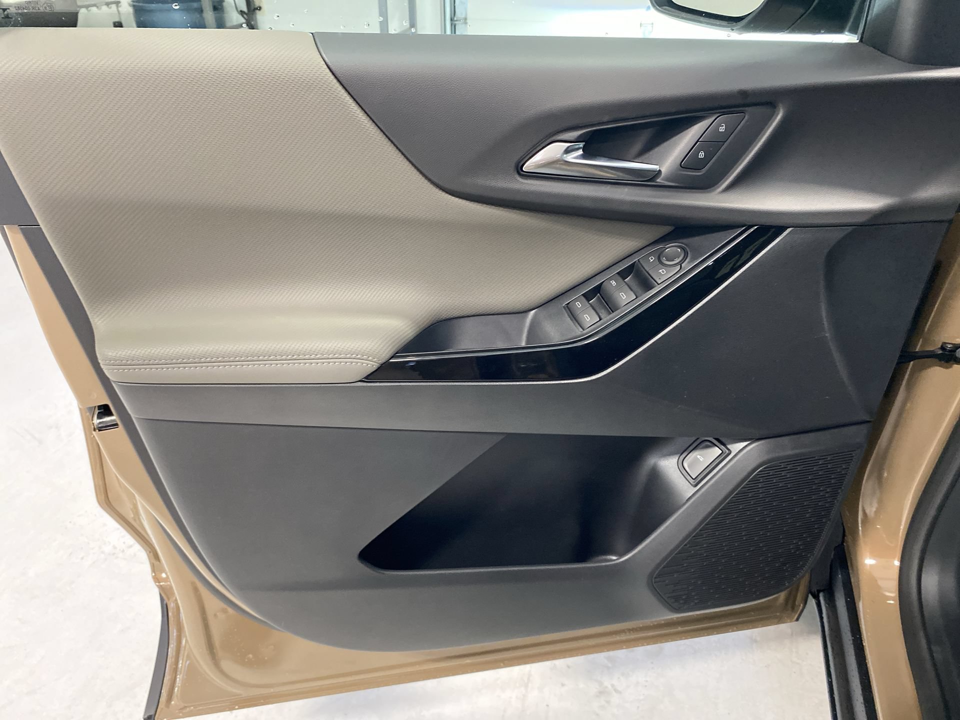 2027 Chevrolet Equinox LT - Photo 21