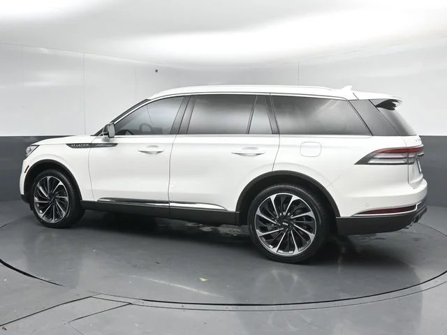 Used 2024 White Lincoln Reserve image 5