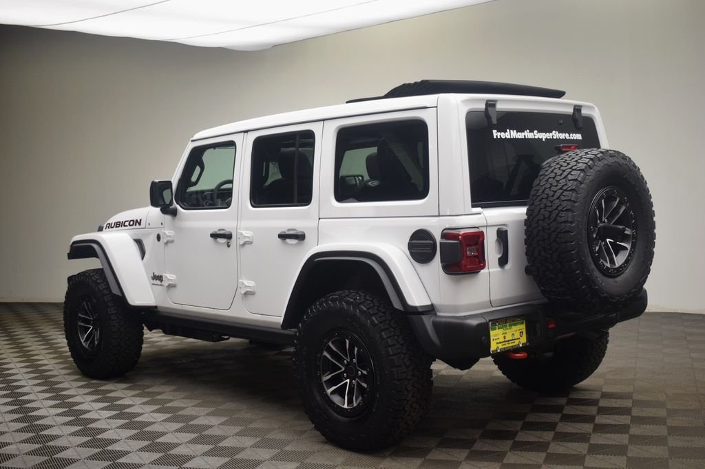 New 2026 Bright White Clear-Coat Exterior Paint Jeep Rubicon X image 16