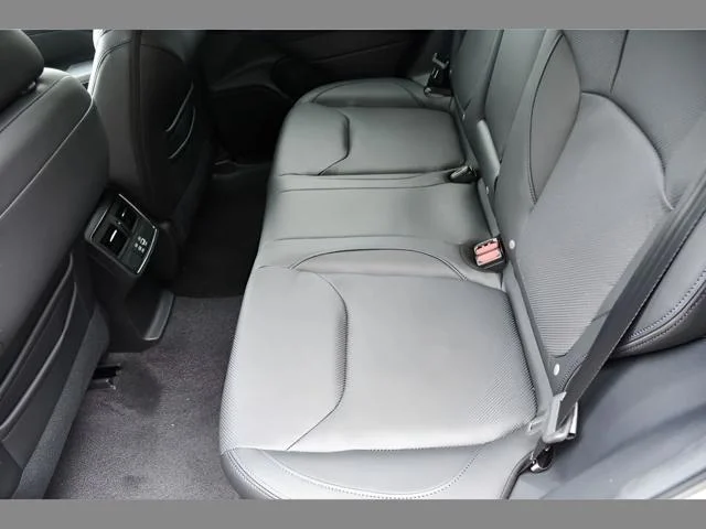 New 2026 CRYSTAL WHITE PEARL Subaru Limited image 15