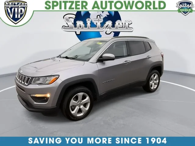 Used 2019 Silver Jeep Latitude image 4