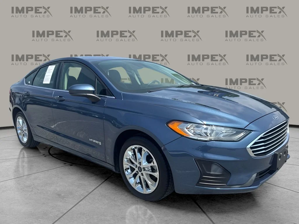Used 2019 Blue Ford SE image 4