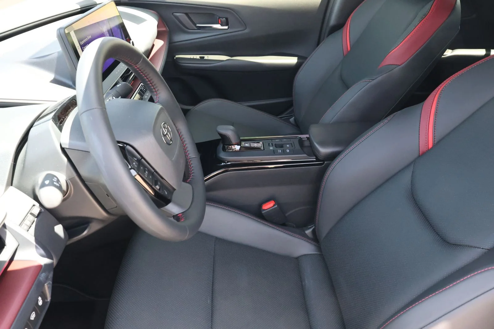 2026 Toyota Prius Plug-in Hybrid XSE - Photo 14