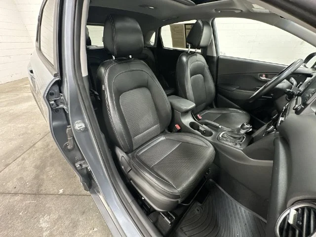 Used 2021 Silver Hyundai Limited image 18