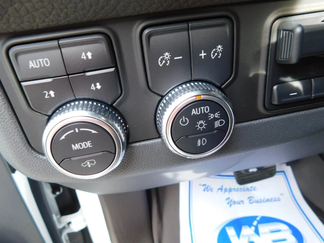 Used 2021 White GMC 4WD 4dr Denali image 39
