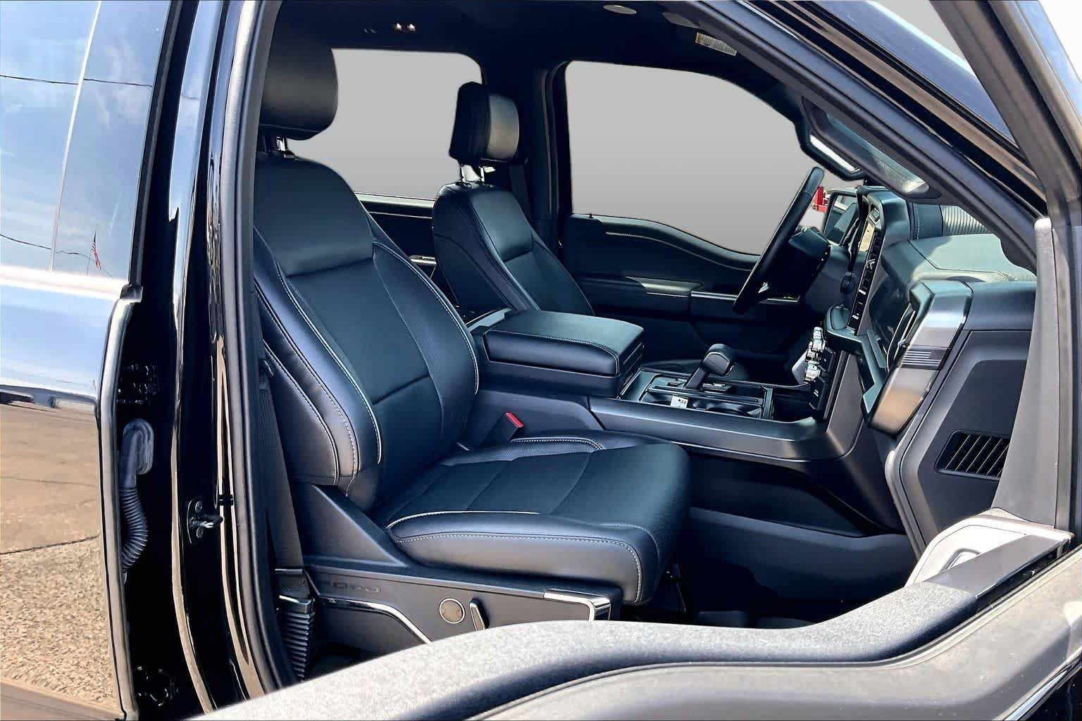 Used 2024 Agate Black Metallic Ford LARIAT image 11