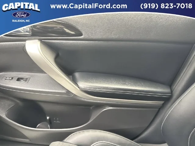 Used 2025 Blue Mitsubishi SE image 27