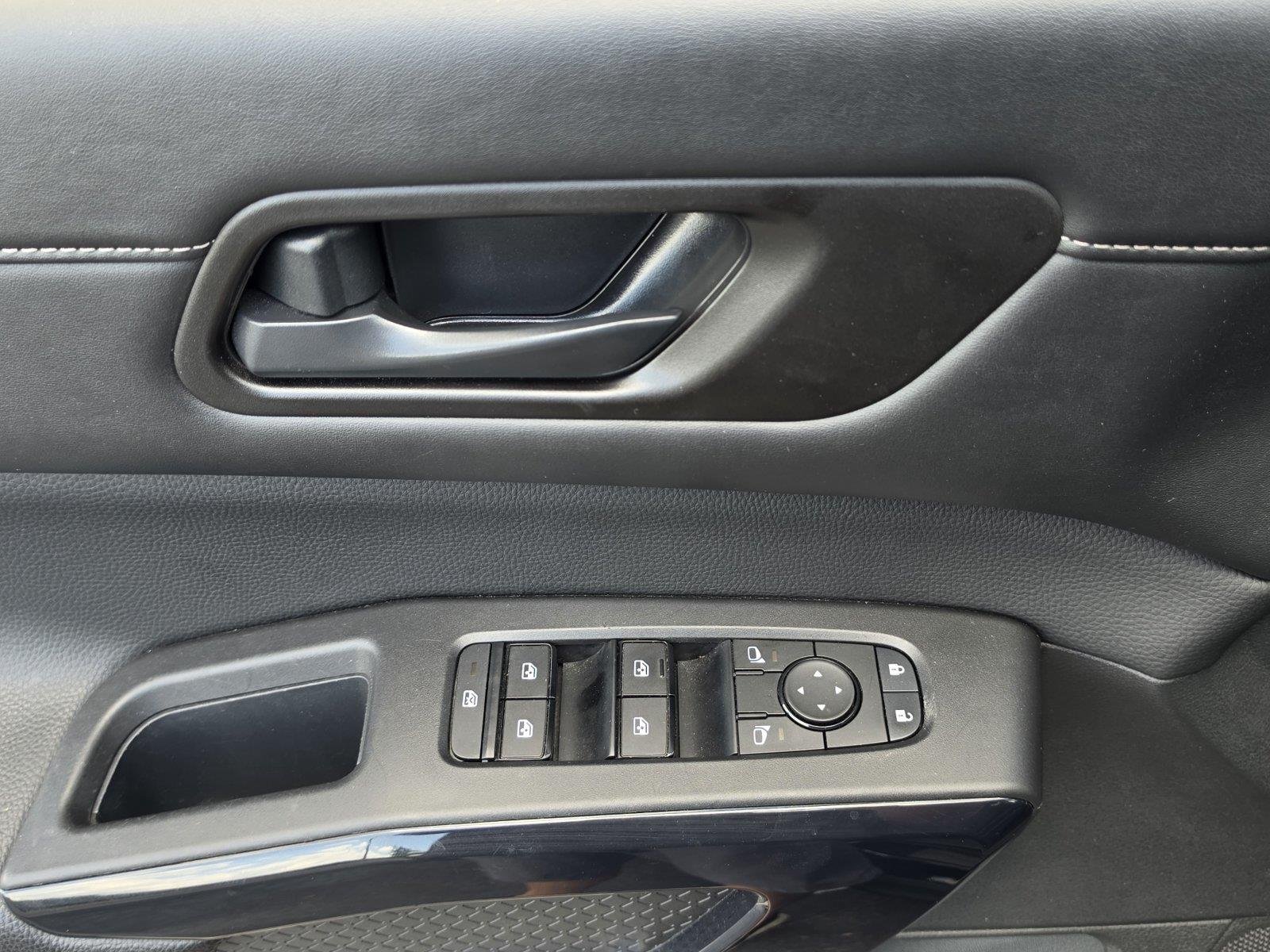 Used 2025 Super Black Nissan SV image 17