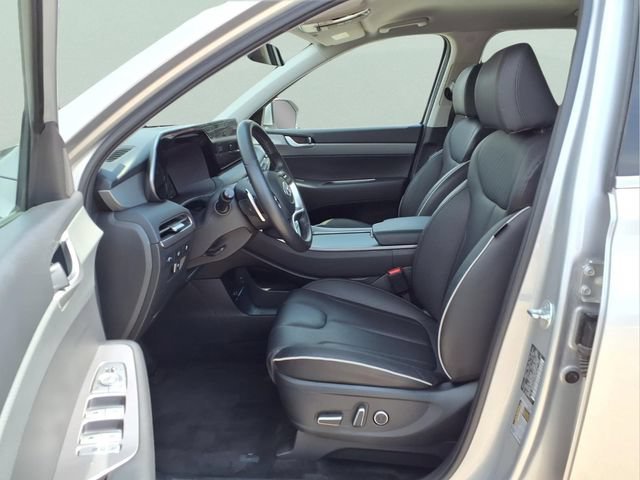 Used 2025  Hyundai SEL image 16