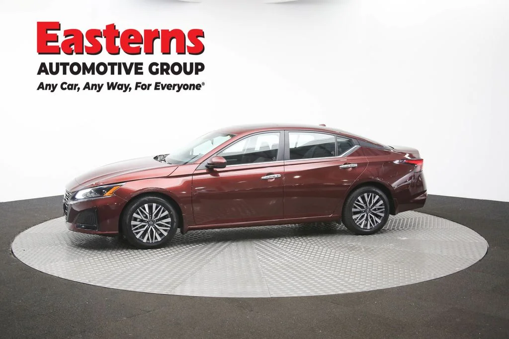 Used 2023 Red Nissan 2.5 SV image 62