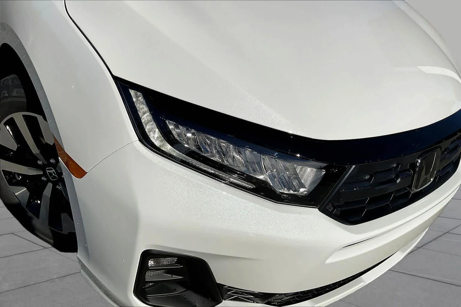 New 2027 Platinum White Pearl Honda EX-L image 13