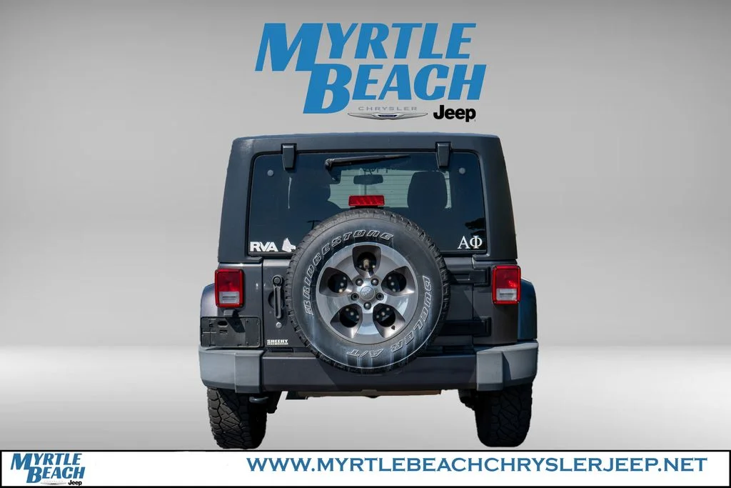 Used 2018 Granite Crystal Metallic Clearcoat Jeep Unlimited Sahara image 5