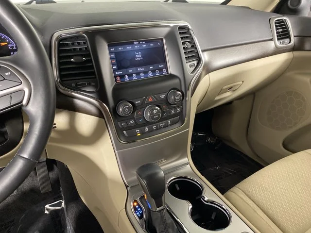 Used 2018 Silver Jeep Laredo E image 27