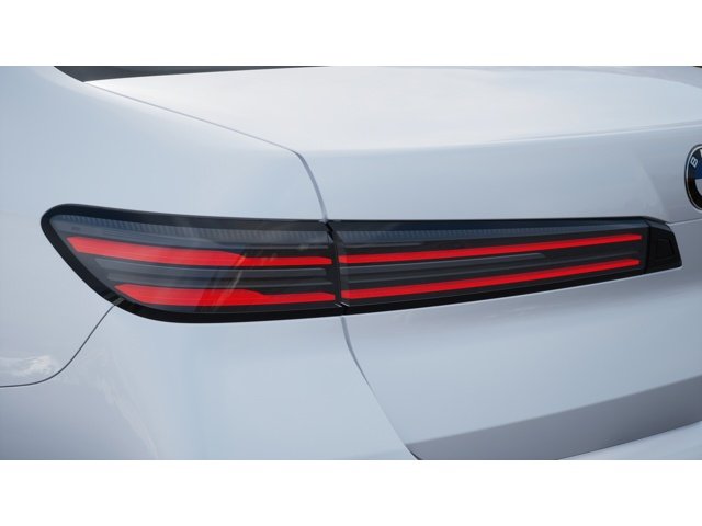 New 2027 Mineral White Metallic BMW  image 8