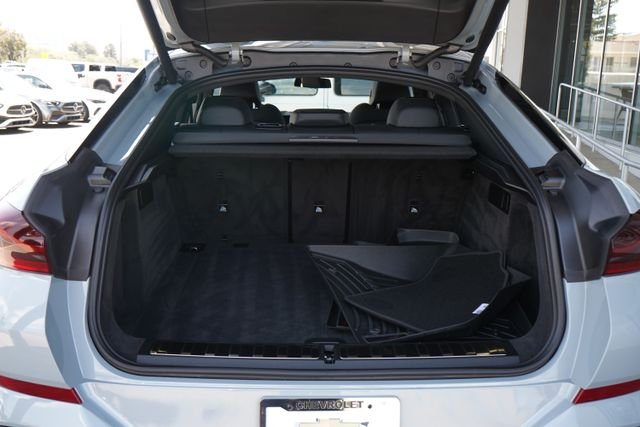 Used 2025 Gray BMW xDrive40i image 8