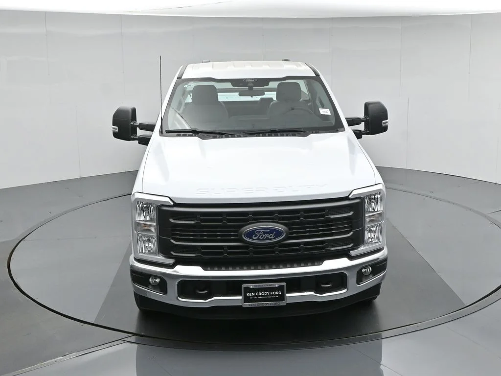 New 2026 Oxford White Ford XL image 32