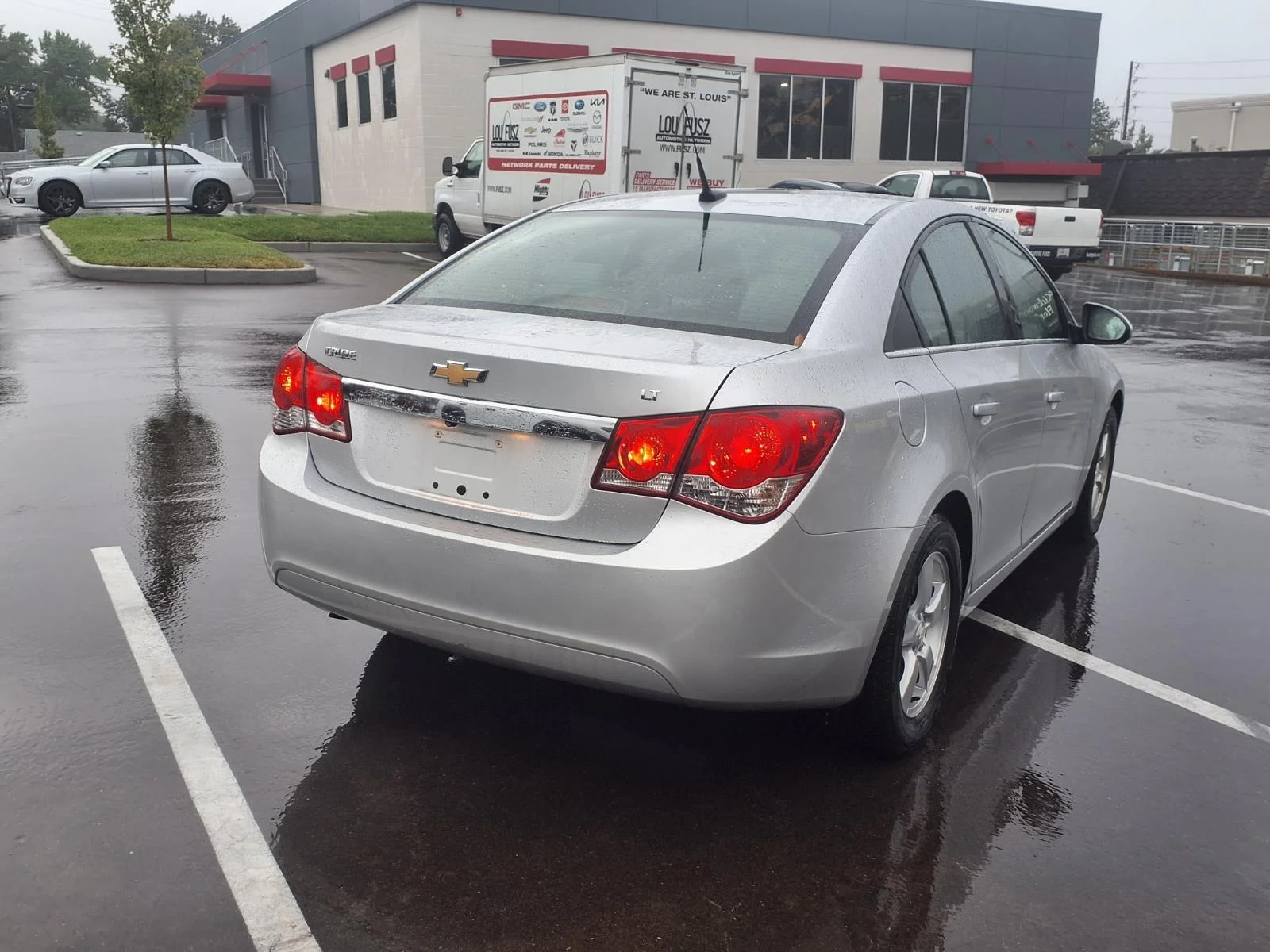 Used 2014 Silver Ice Metallic Chevrolet 1LT image 3