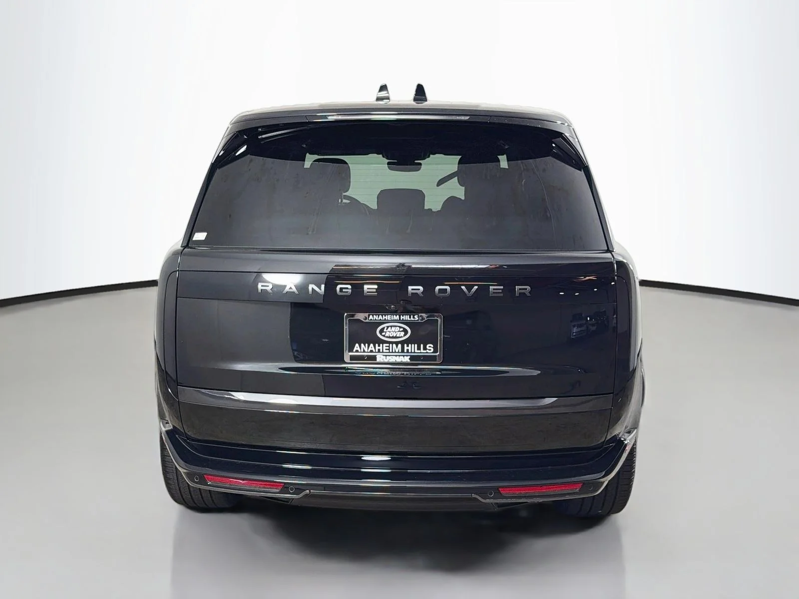 New 2026 Santorini Black Land Rover SE image 4