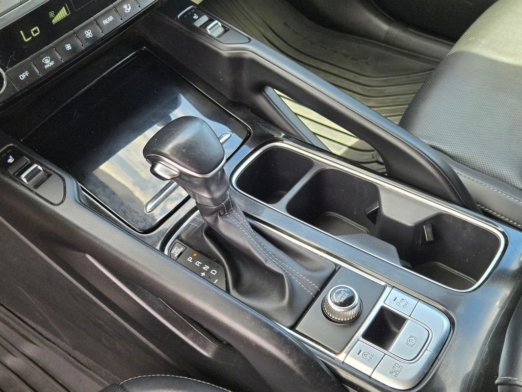 Used 2022 Black Kia S image 27