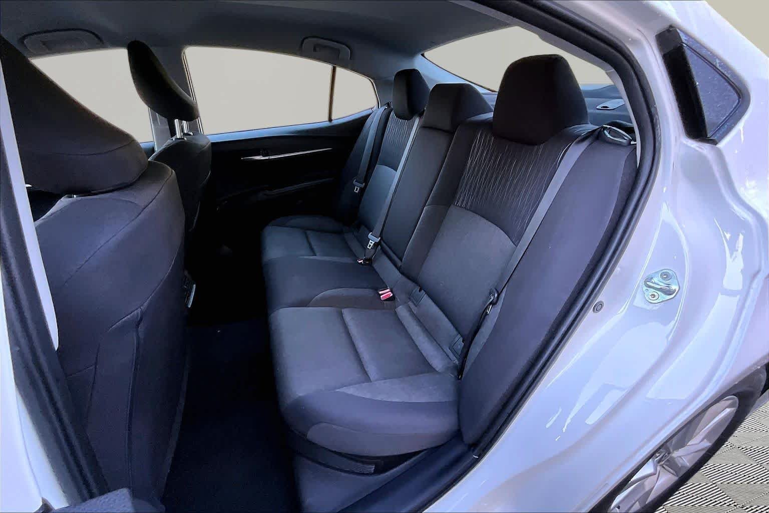 Used 2025 Ice Cap Toyota LE image 21