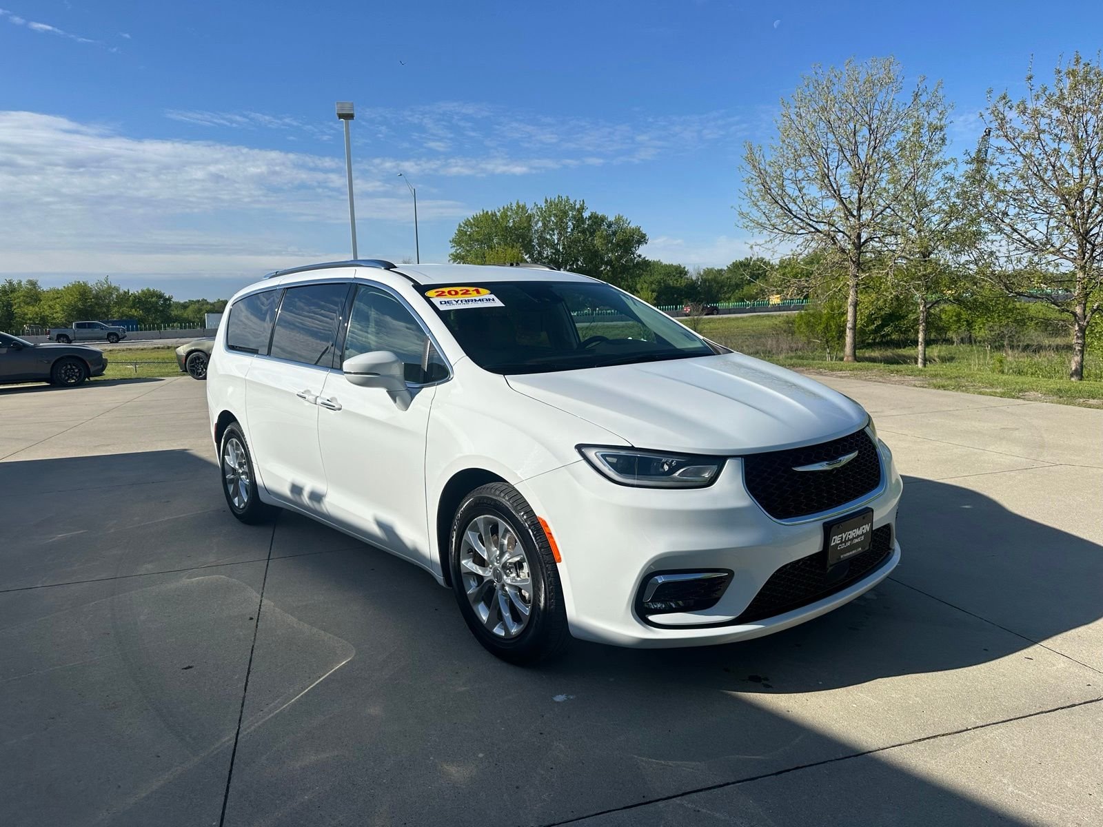2021 Chrysler Pacifica Touring L's photo