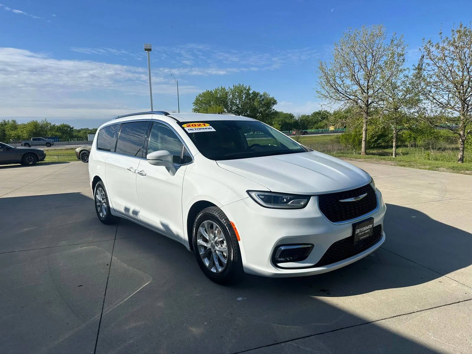 2021 Chrysler Pacifica Touring L's photo