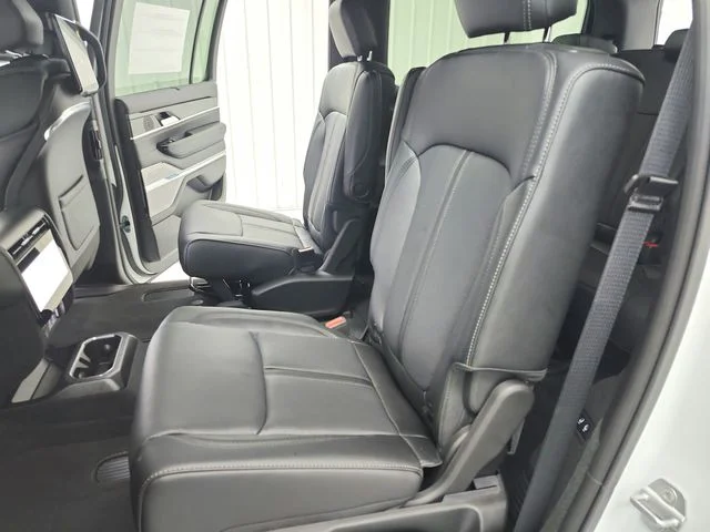 New 2026 Bright White Clear-Coat Exterior Paint Jeep Summit image 28