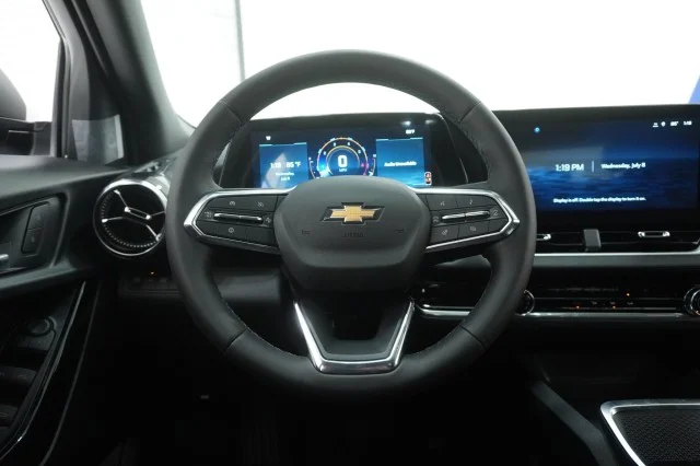 New 2027 Summit White Chevrolet LT image 21