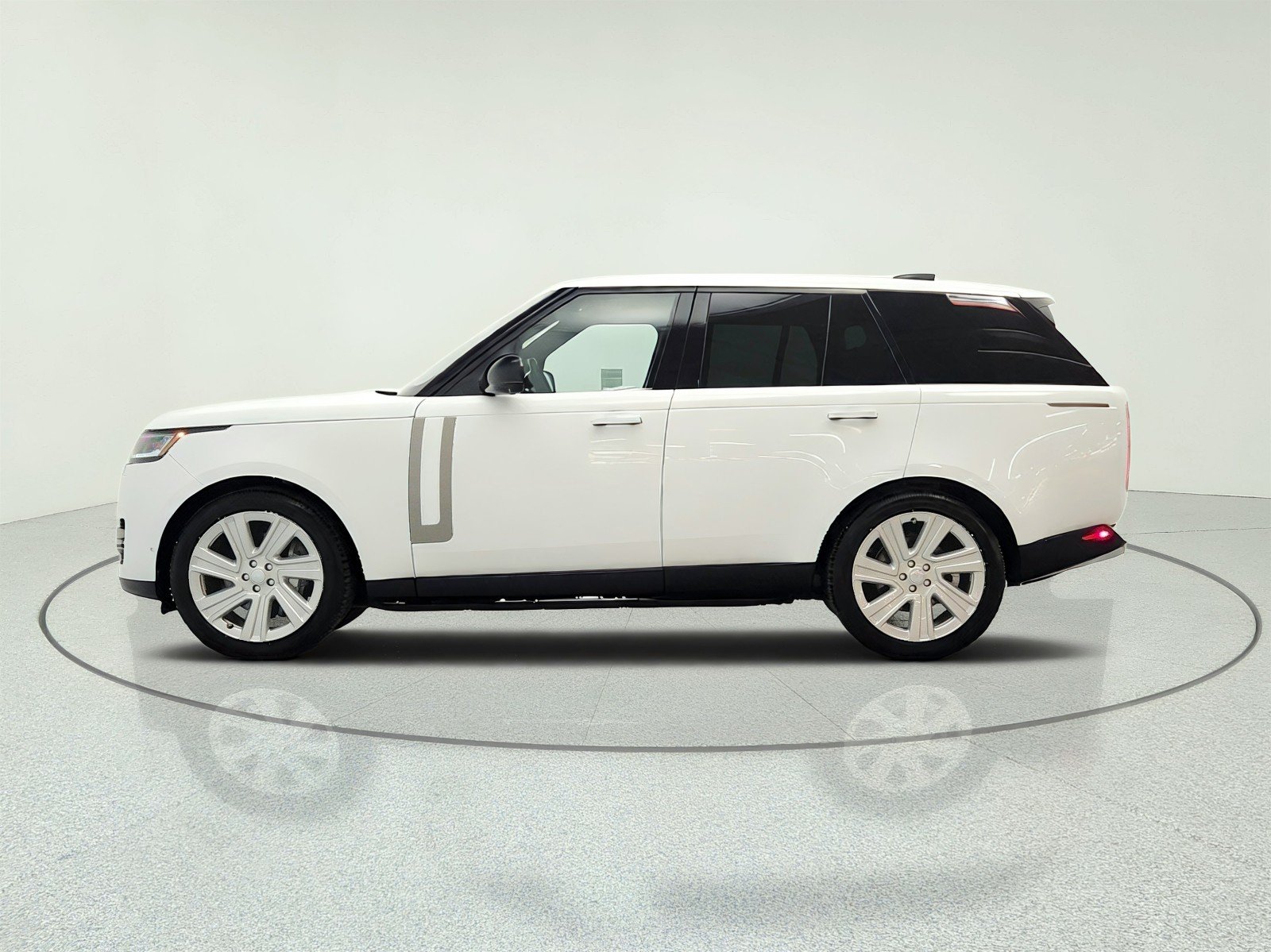 Used 2023 Fuji White Land Rover P400 SE SWB image 8