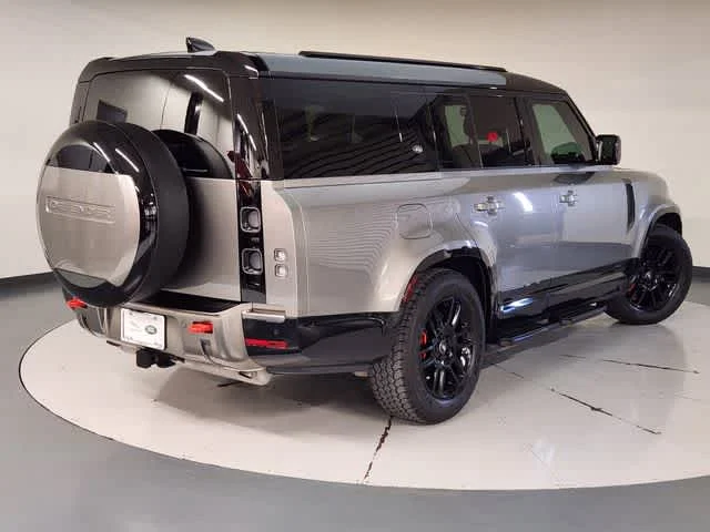 Used 2024 Silicon Silver Premium Metallic Land Rover X image 2