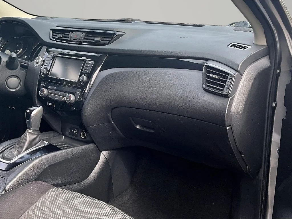 Used 2020 Gray Nissan SV image 18