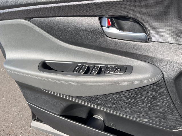 Used 2023 Black Hyundai SE image 10