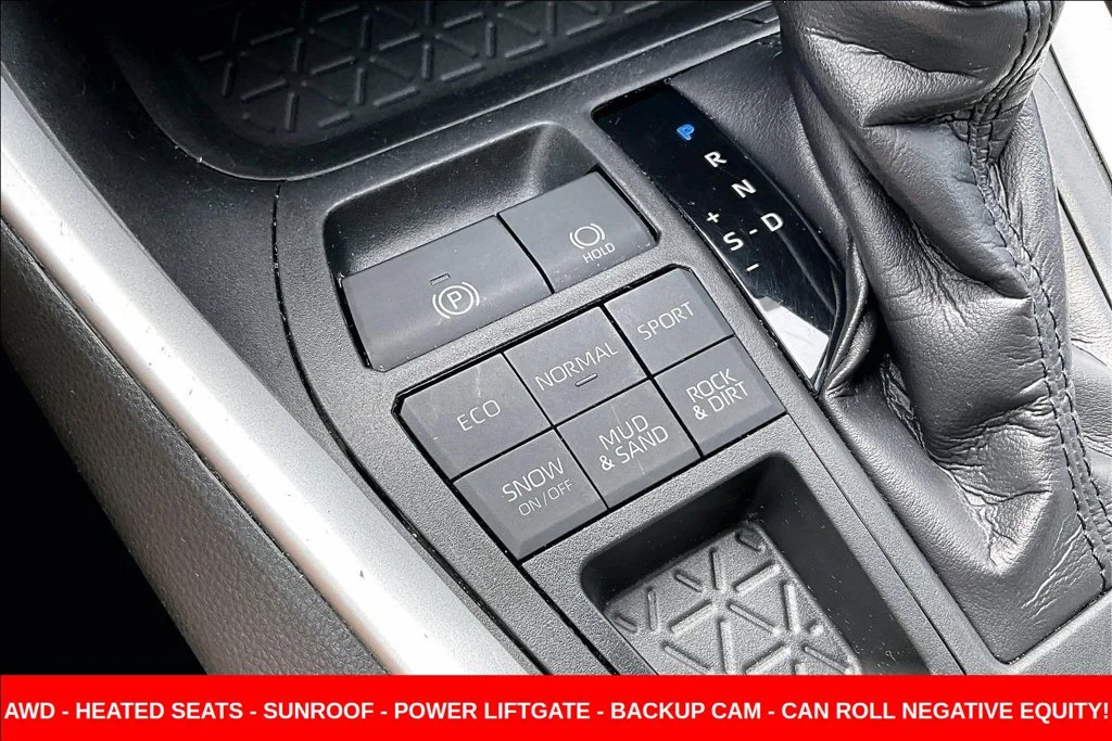 Used 2020 Gray Toyota XLE Premium image 15