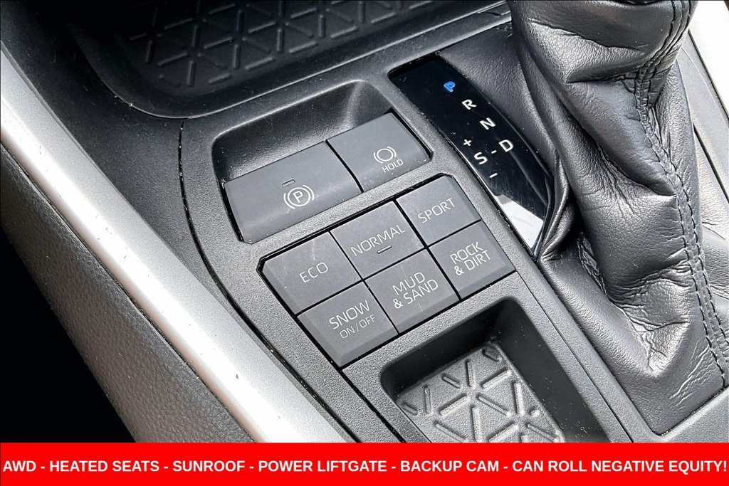 Used 2020 Gray Toyota XLE Premium image 15